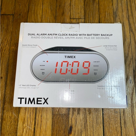 Timed dual alarm AM / FM clock clock radio with battery backup - Picture 3 of 6